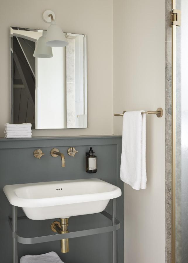 Boutique Hotel Benedict Noordwijk Extérieur photo A towel bar