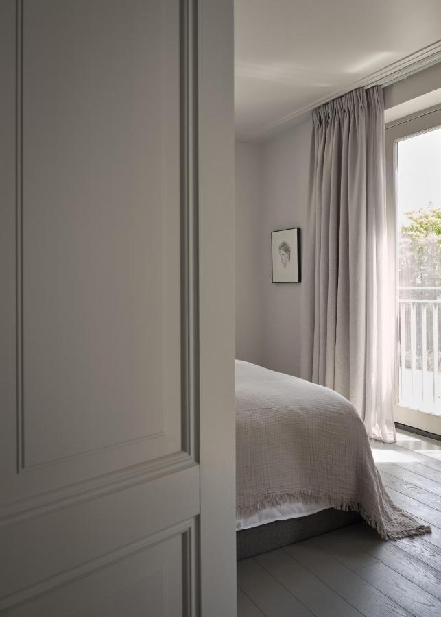 Boutique Hotel Benedict Noordwijk Extérieur photo A bedroom at the hotel