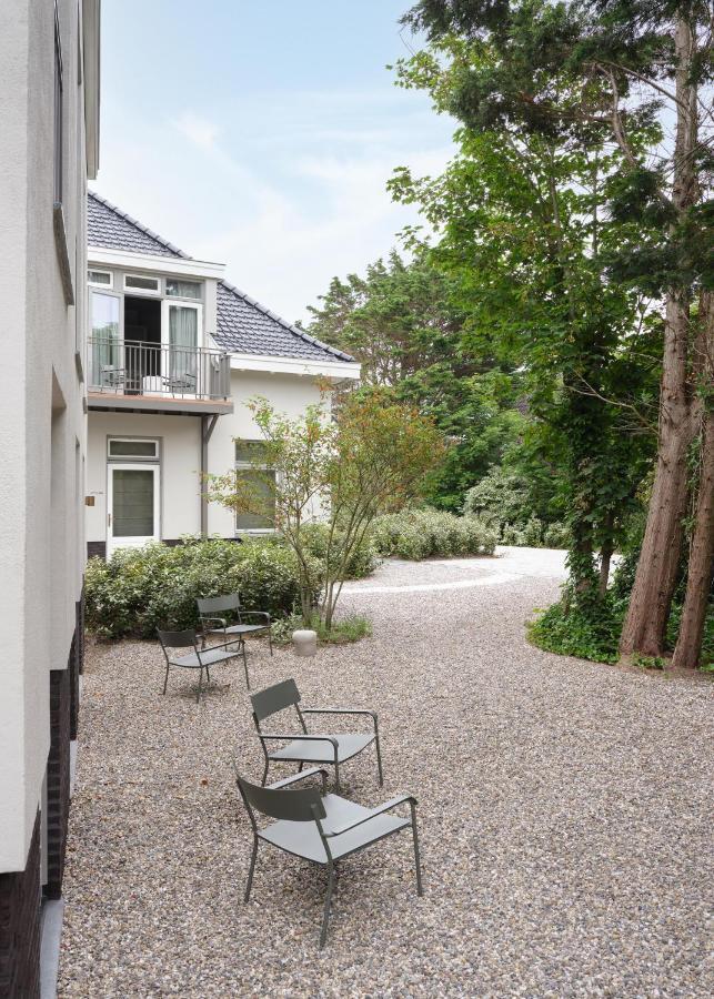 Boutique Hotel Benedict Noordwijk Extérieur photo The courtyard of the museum
