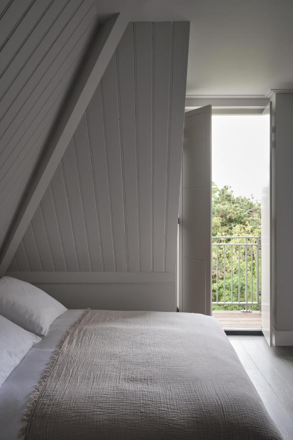 Boutique Hotel Benedict Noordwijk Extérieur photo A bedroom at the hotel
