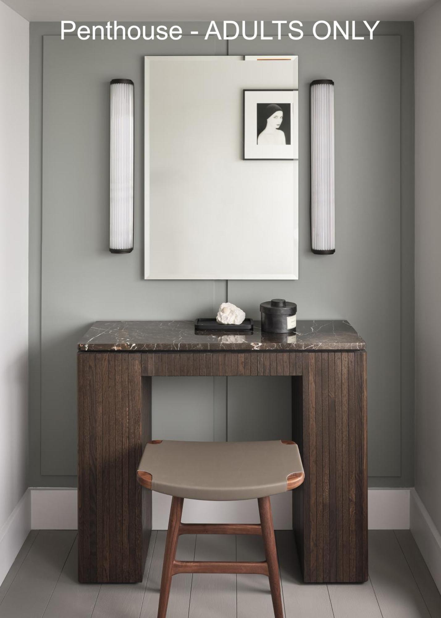 Boutique Hotel Benedict Noordwijk Extérieur photo A console table